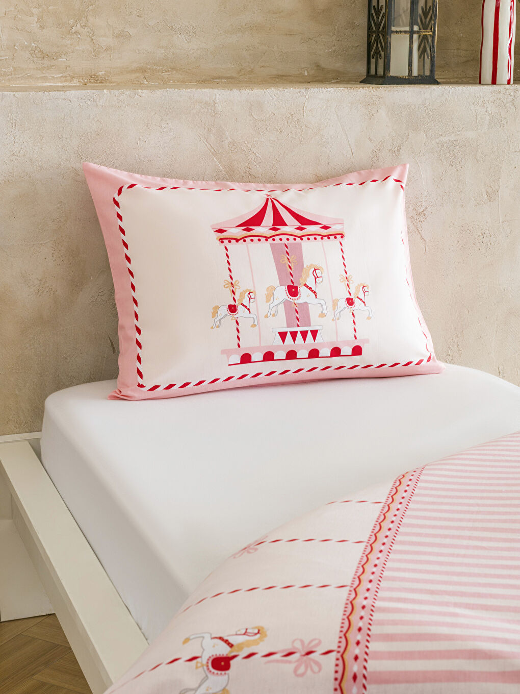 Pembe Karusel Desenli Tek Kişilik Nevresim Seti-2