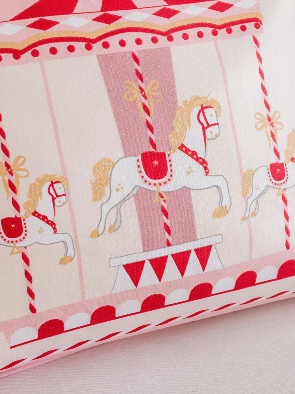 Pembe Karusel Desenli Tek Kişilik Nevresim Seti-3