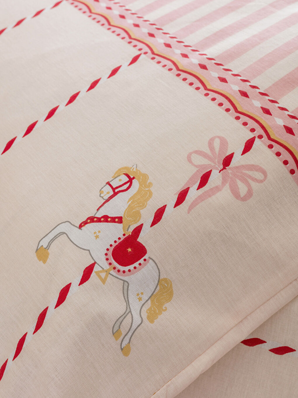 Pembe Karusel Desenli Tek Kişilik Nevresim Seti-4