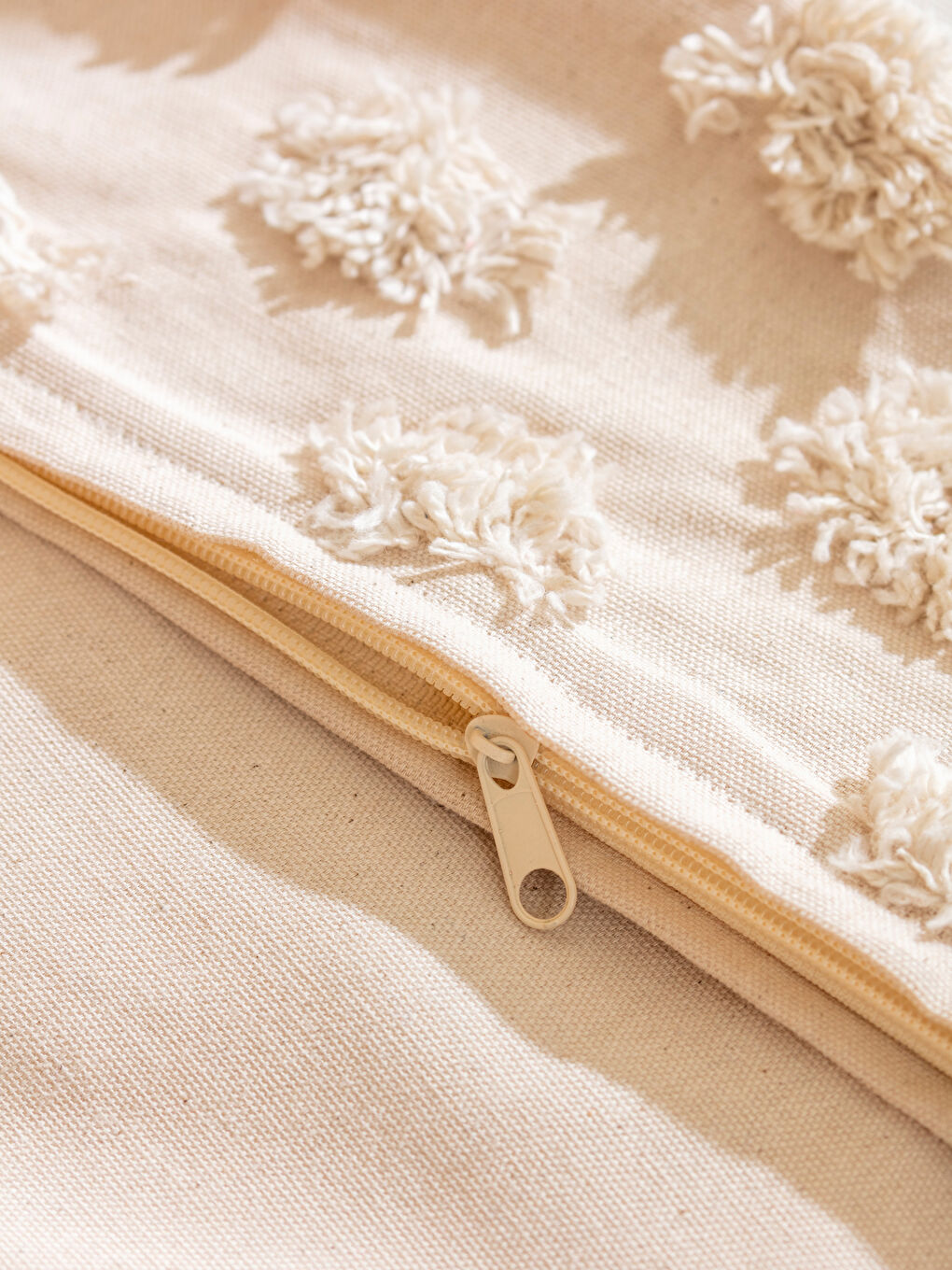 Bej Desenli Kırlent Kılıfı 45x45 cm-3