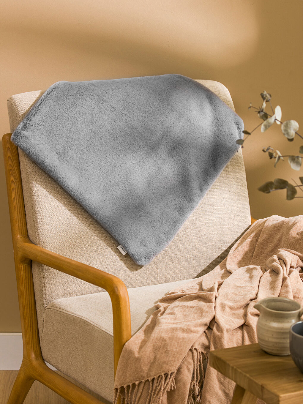 Gri Kürklü Kırlent Kılıfı 45x45 cm-1