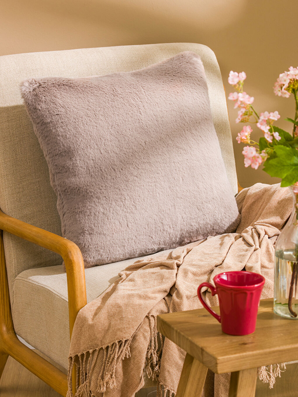 Kahverengi Kürklü Kırlent Kılıfı 45x45 cm