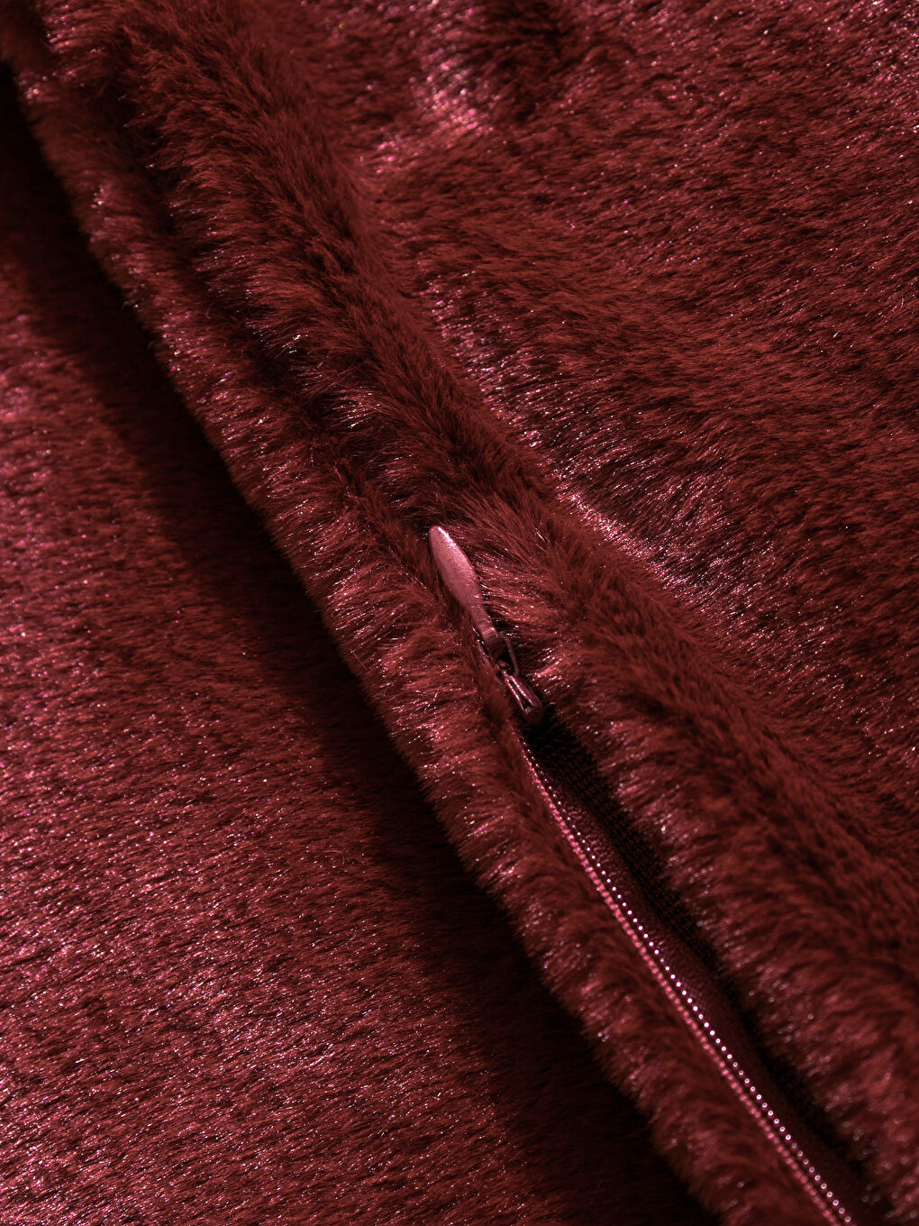 Bordo Kürklü Kırlent Kılıfı 45x45 cm-3