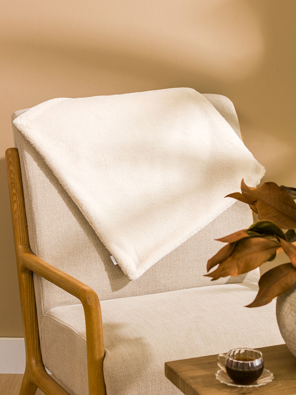 Bej Kürklü Kırlent Kılıfı 45x45 cm-1