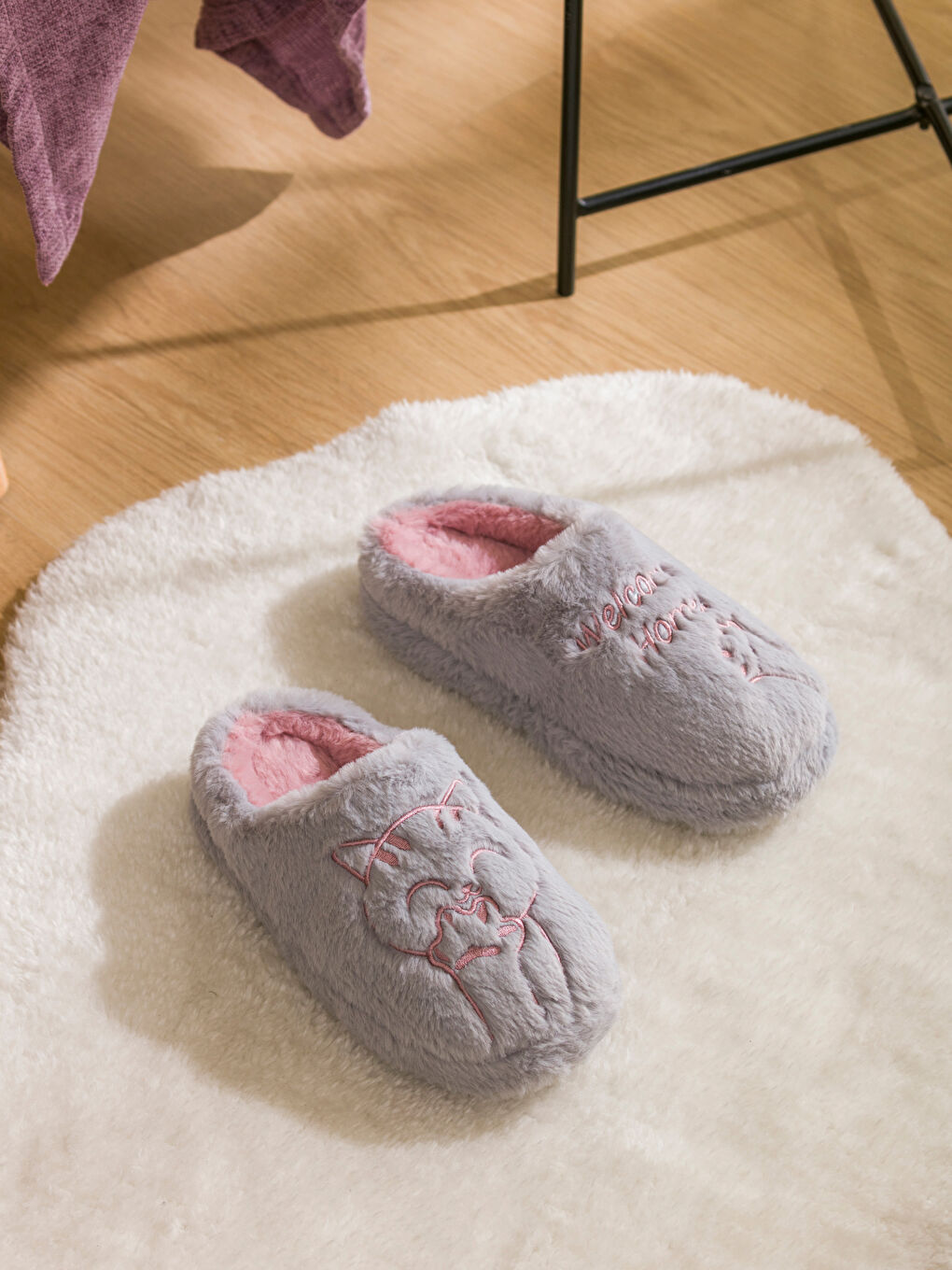 Cat Embroidered Women's Home Slippers-1