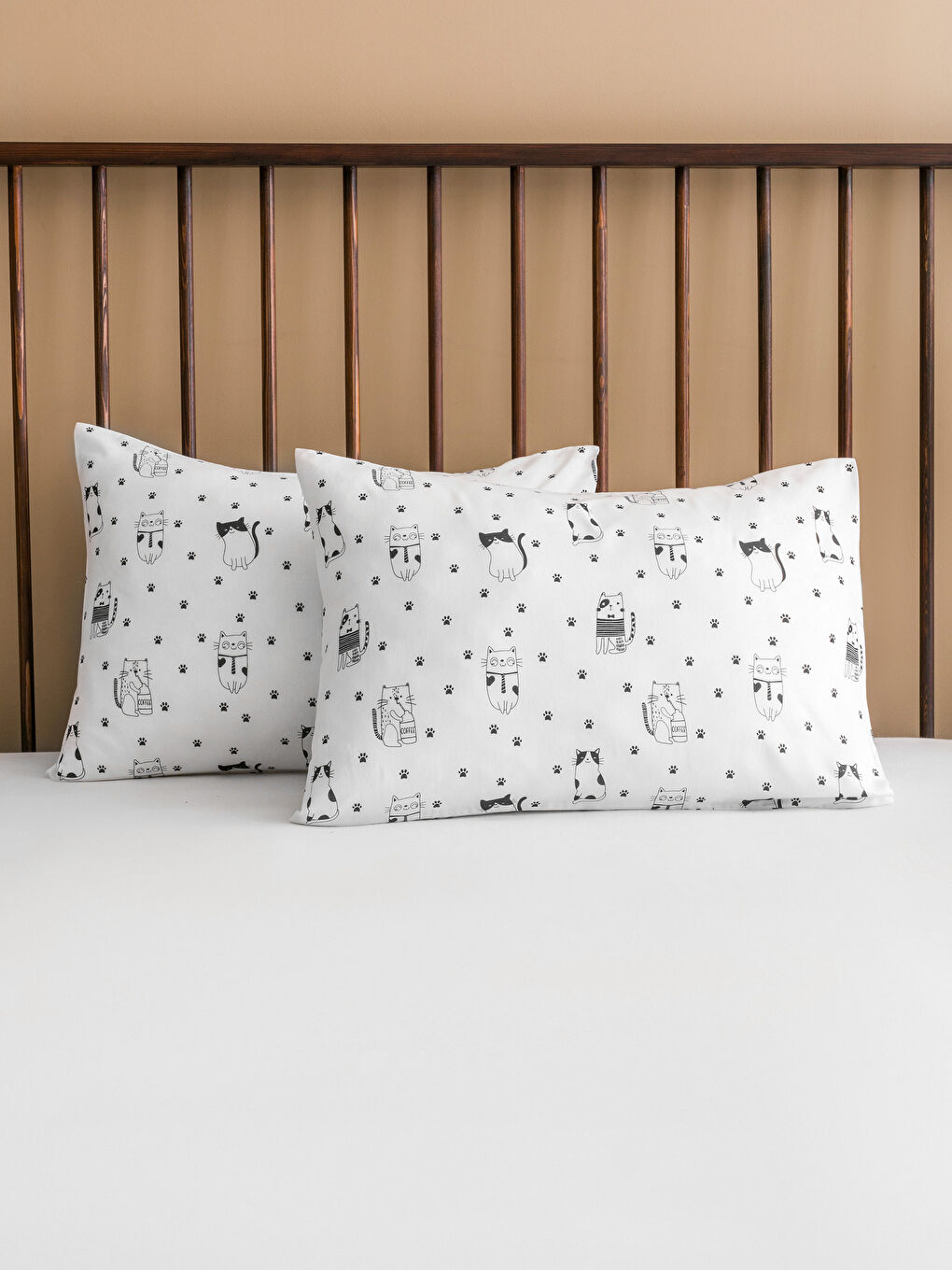 Siyah Kedi Baskılı Pamuklu Yastık Kılıfı 2'li 50x70 cm-1