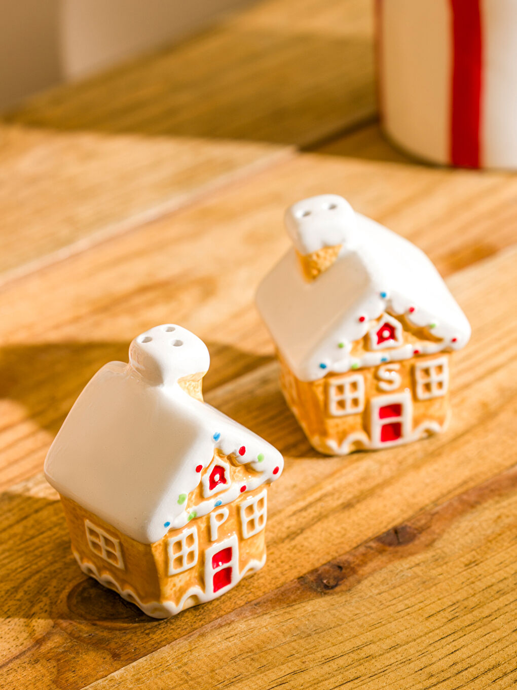 BROWN Salt & Pepper Shakers-1