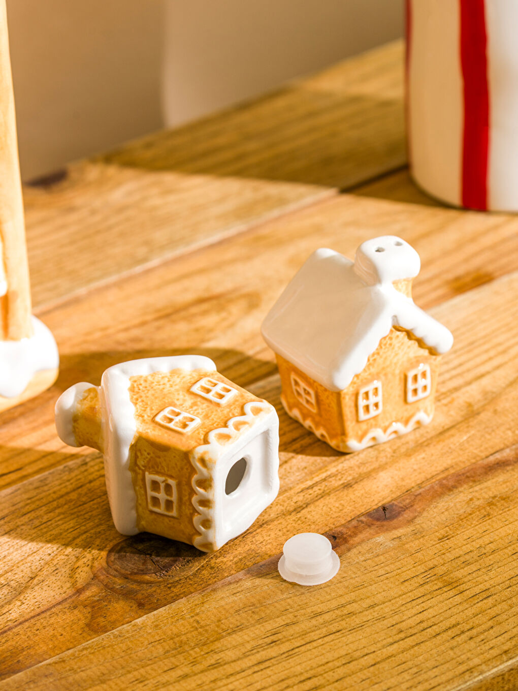 BROWN Salt & Pepper Shakers-2
