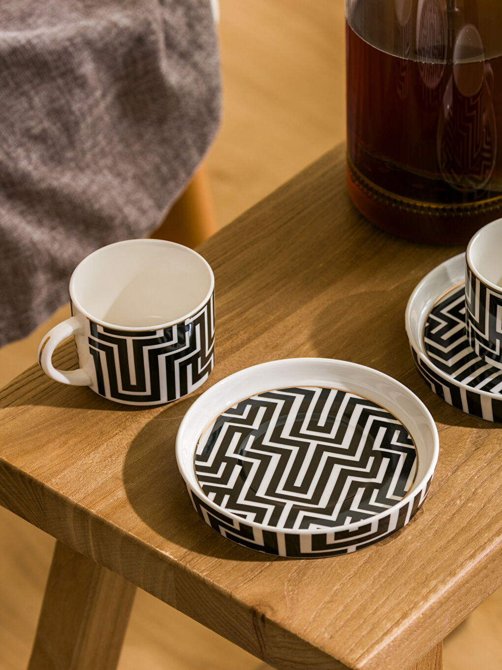 Siyah Geometrik Desenli 2 Kişilik Porselen Kahve Fincan Takımı 90 ml-1