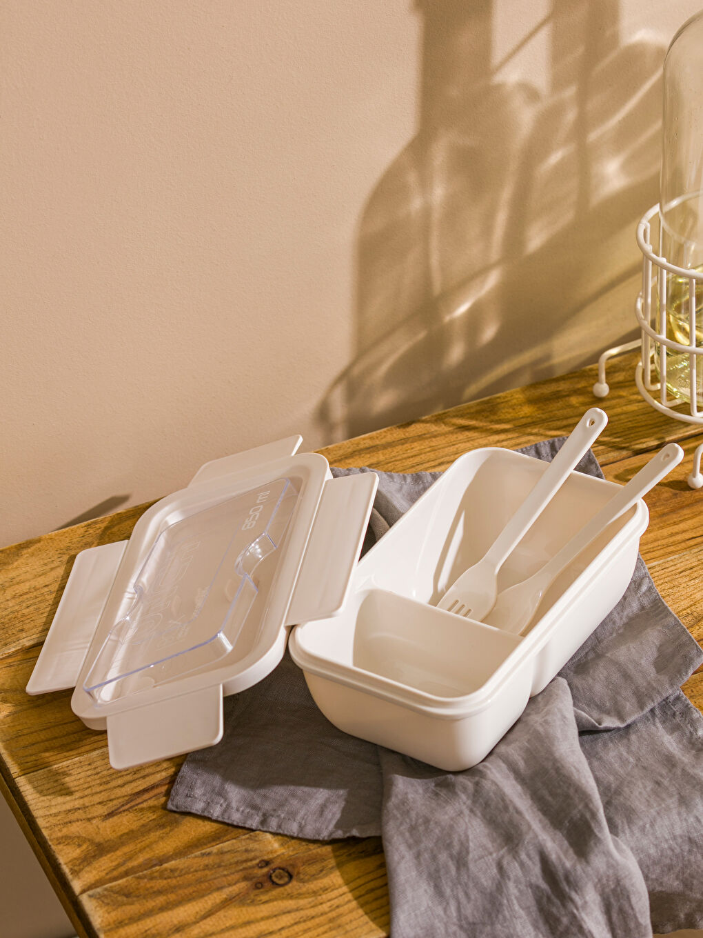 Locking Lid Food Storage Container with Fork and Spoon-1