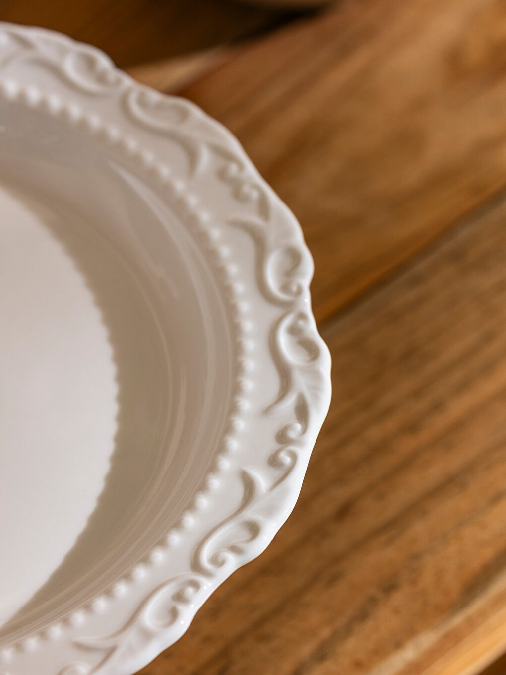 Beyaz Ayaklı Porselen Sunum Tabağı 22 cm-2