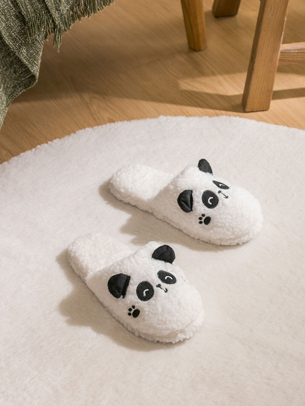 Plush Women's Home Slippers-1