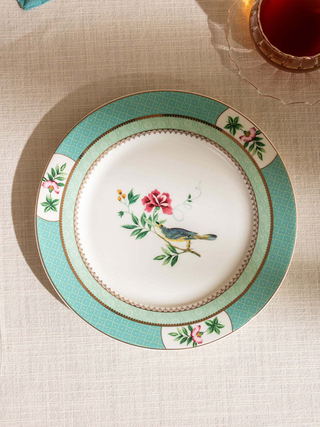 Гүлді өрнекті фарфор торт тәрелкесі 19 см-1