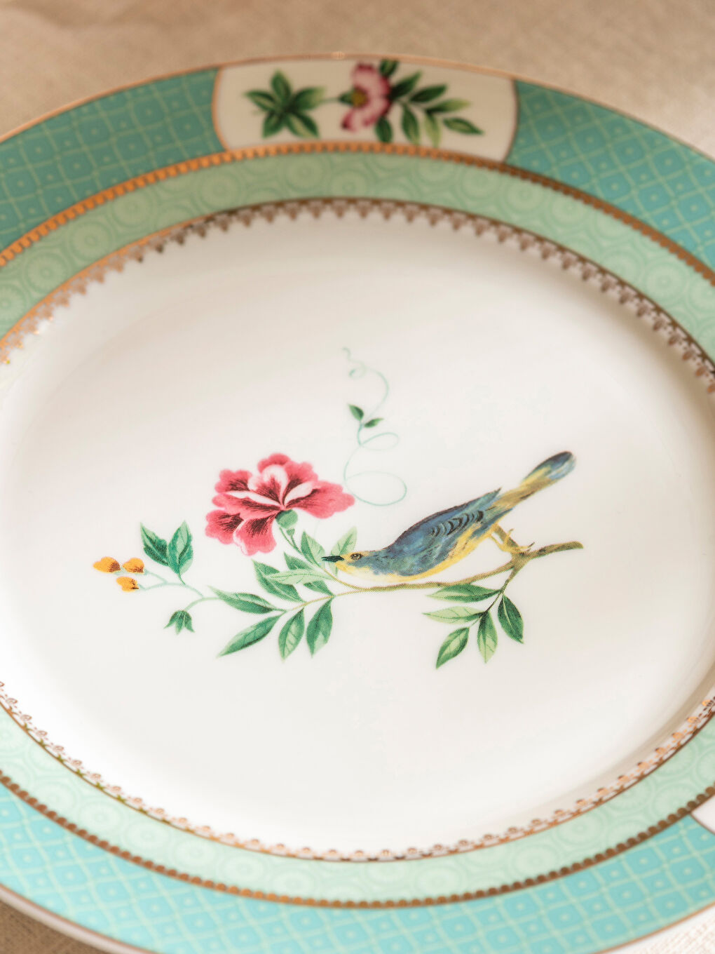 Гүлді өрнекті фарфор торт тәрелкесі 19 см-2