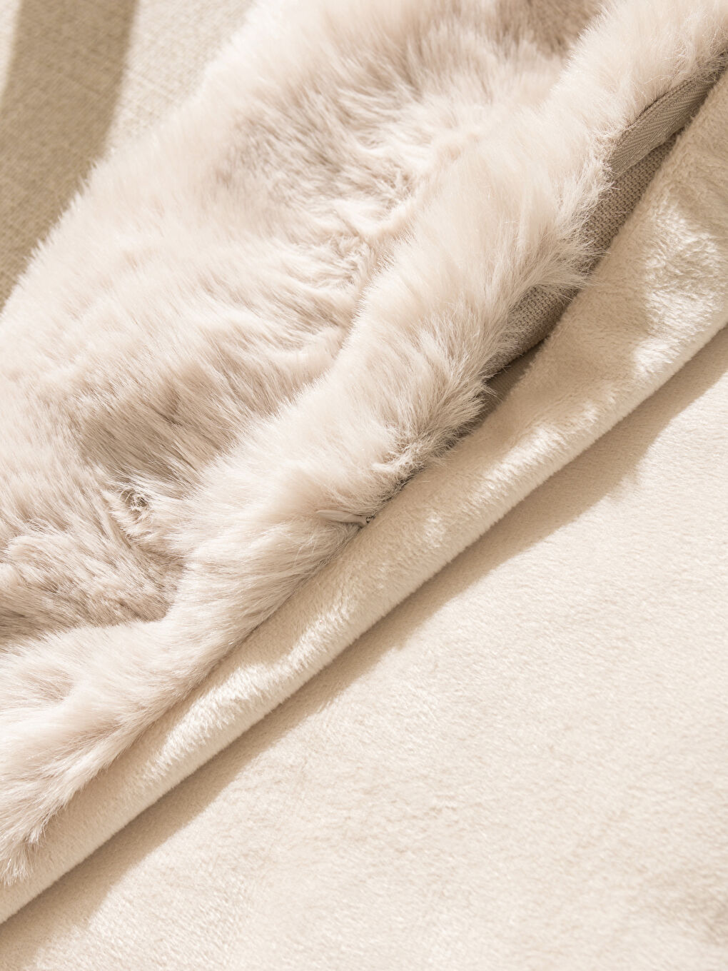 Чехол на подушку из плюша 45x45 см-3