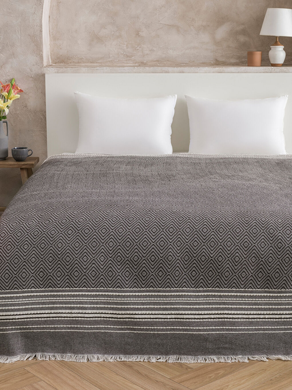 Tasseled TV Blanket 180x230 cm