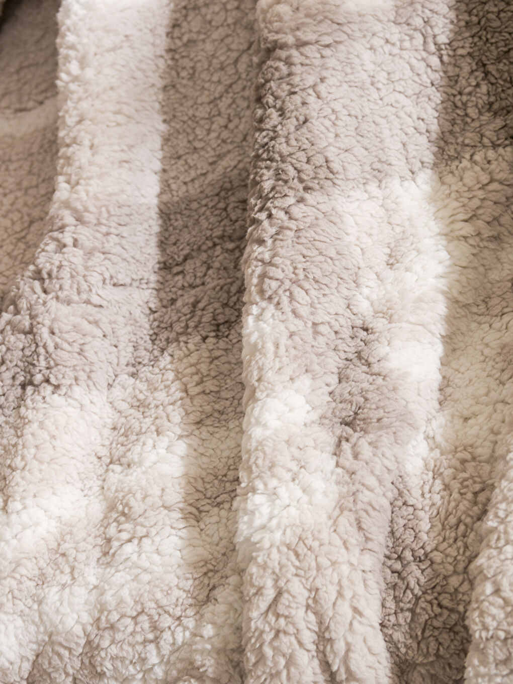 Bej Pelüş Tv Battaniyesi 100x150 cm-1