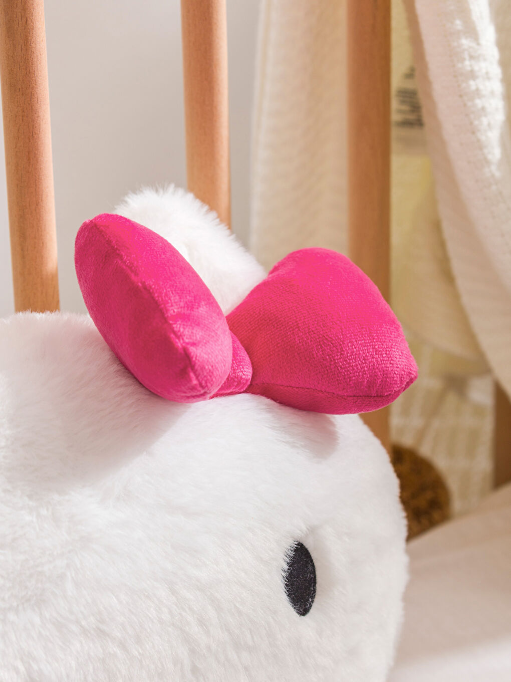 Beyaz Hello Kitty Figürlü Kız Bebek Pelüş Kırlent 34 cm-2