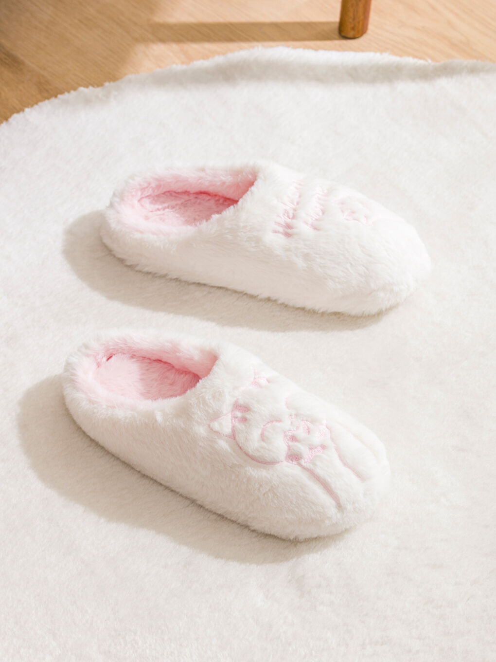 Ekru Kedi Nakışlı Kadın Ev Terliği-1