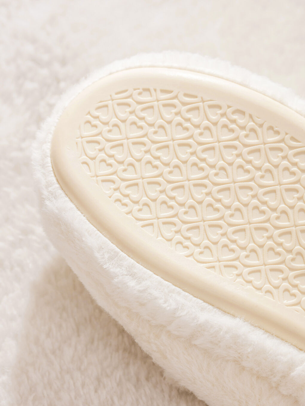 Beyaz Pelüş Kadın Ev Terliği-4