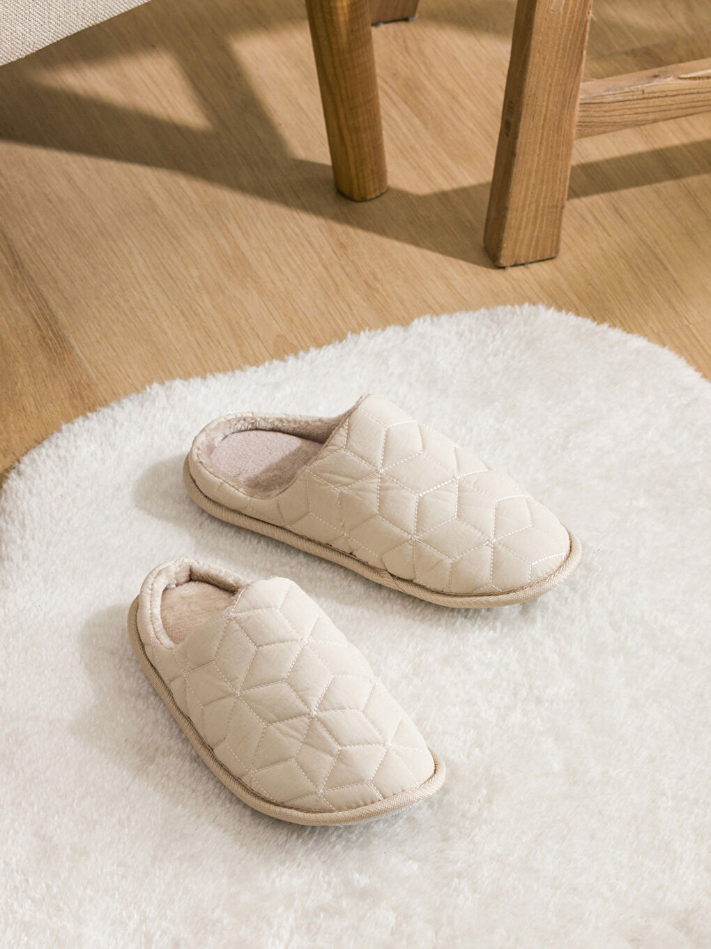 Bej İçi Pelüş Kadın Ev Terliği