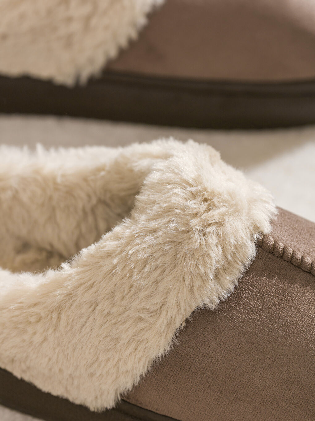 Bej Süet Görünümlü Kadın Ev Terliği-2