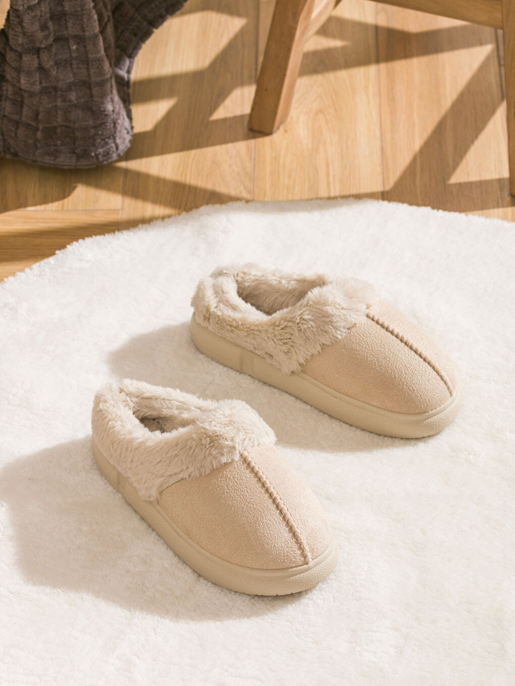 Bej Süet Görünümlü Kadın Ev Terliği-1