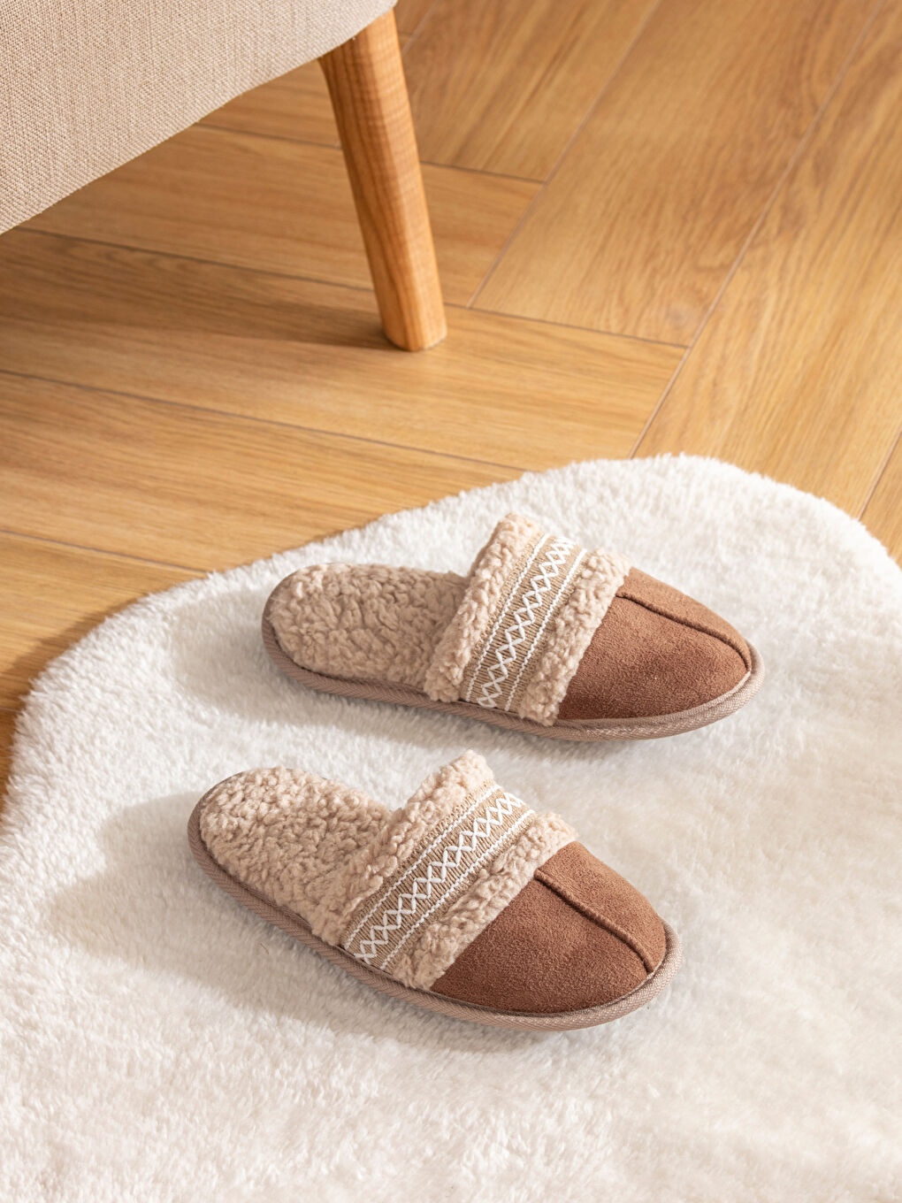 Kahverengi Süet Görünümlü Kadın Ev Terliği-1