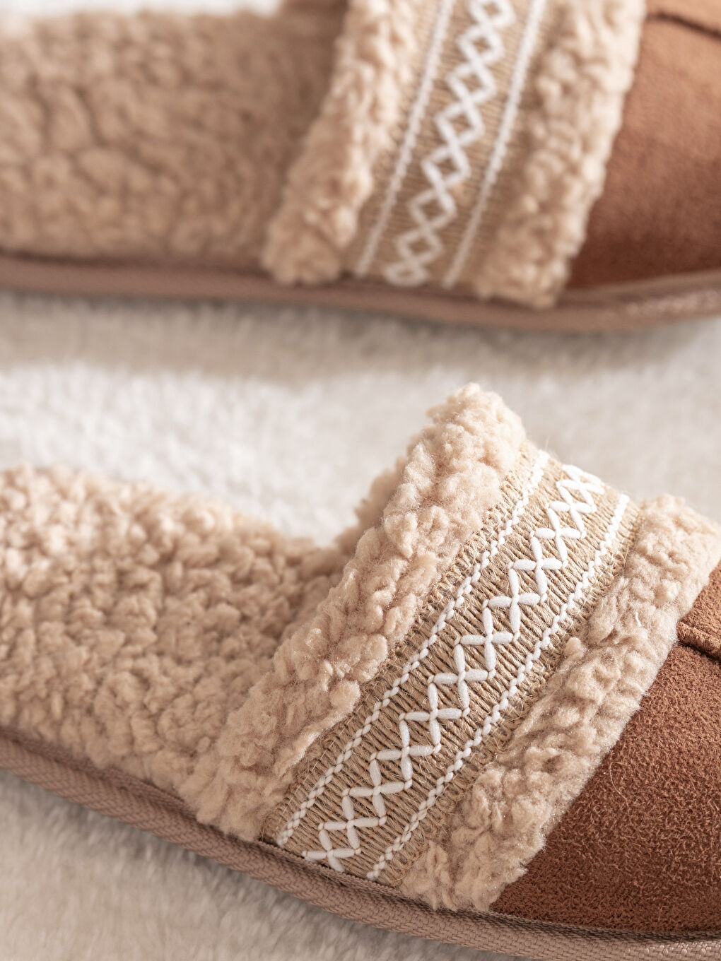 Kahverengi Süet Görünümlü Kadın Ev Terliği-2