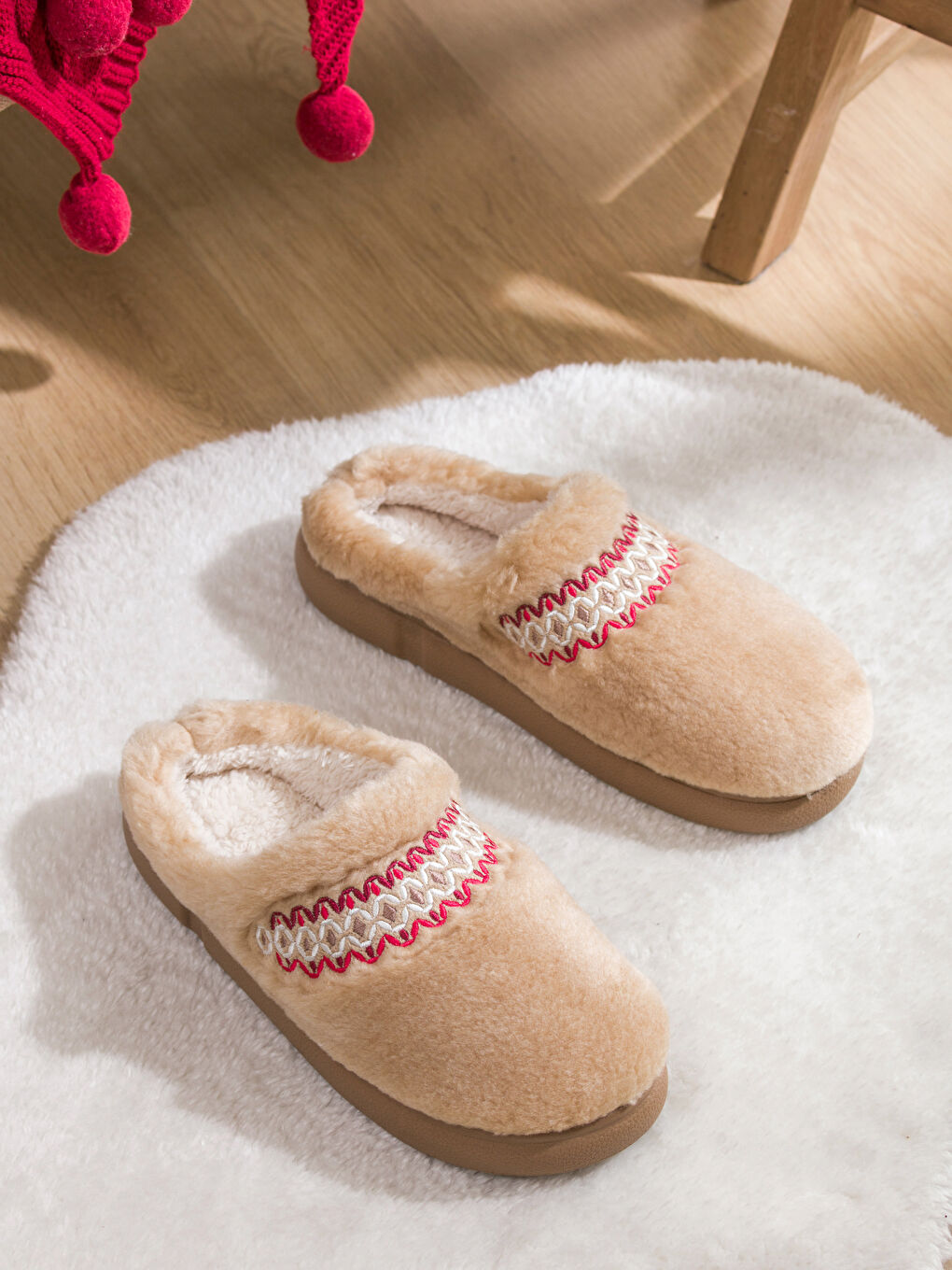 Bej Kadın Pelüş Ev Terliği-1