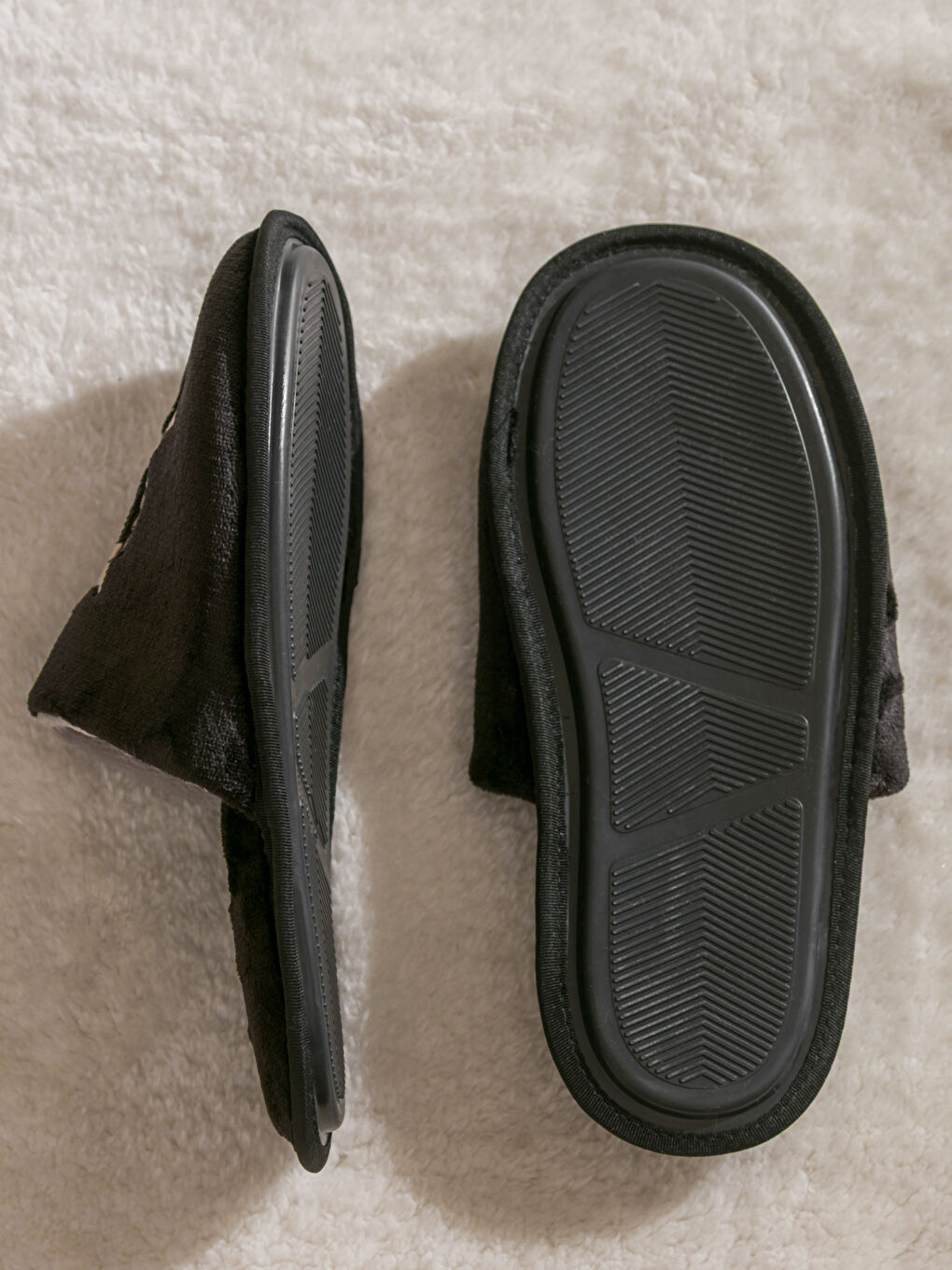 Siyah Nakışlı Erkek Ev Terliği-2