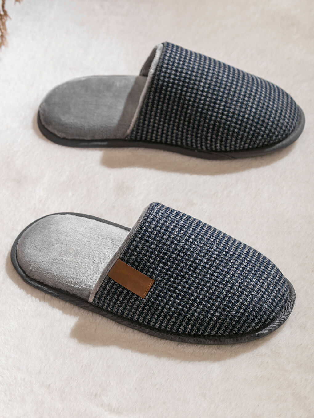نعال منزلية مخططة مقدمة مغلقة للرجال-1