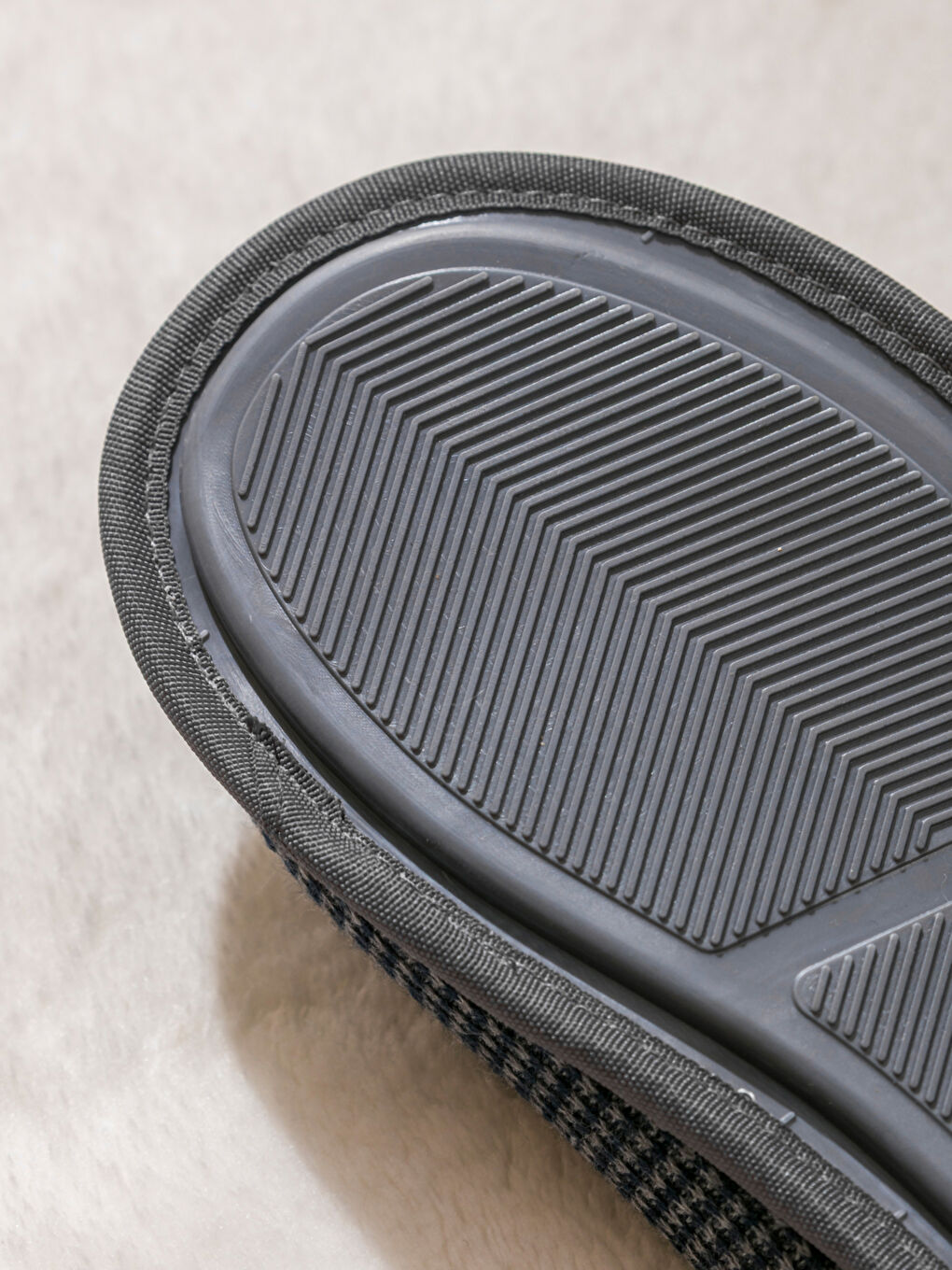 نعال منزلية مخططة مقدمة مغلقة للرجال-4