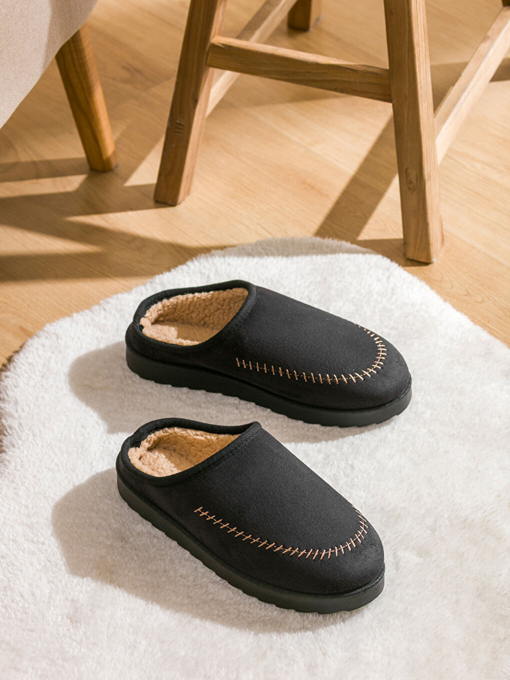 Siyah İçi Kürklü Erkek Ev Terliği-1