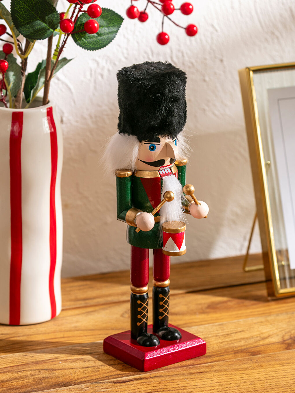 Karışık Fındıkkıran Figürlü Ahşap Biblo 26 cm