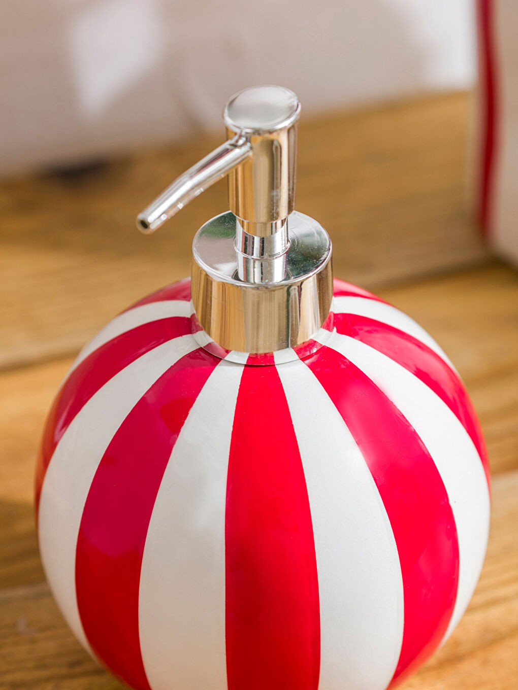 Christmas-Themed Ceramic Liquid Soap Dispenser-2