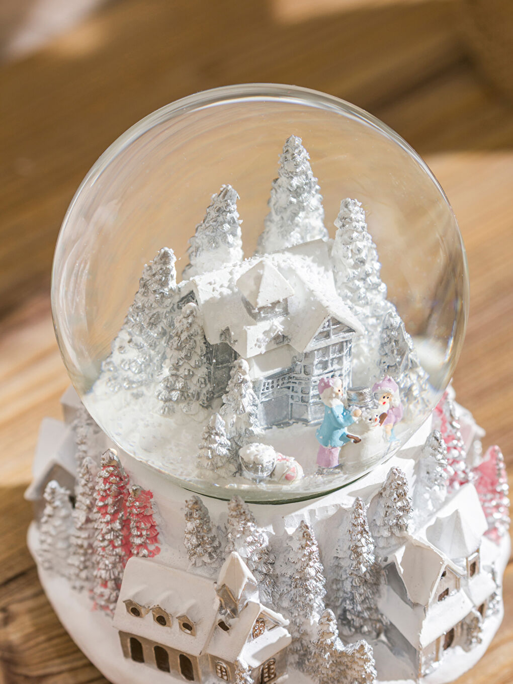 Karışık Yılbaşı Temalı Müzikli Kar Küresi 15 cm-2