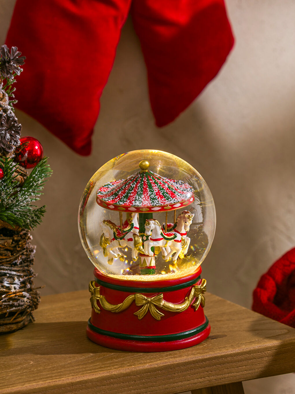 Karışık Yılbaşı Temalı Kar Küresi 16 cm