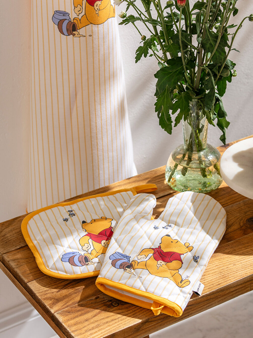 Sarı Winnie the Pooh Baskılı Fırın Eldiveni ve Tutaç-1