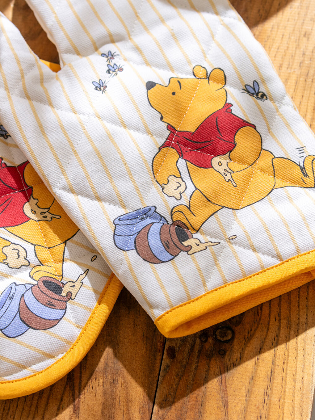 Sarı Winnie the Pooh Baskılı Fırın Eldiveni ve Tutaç-3