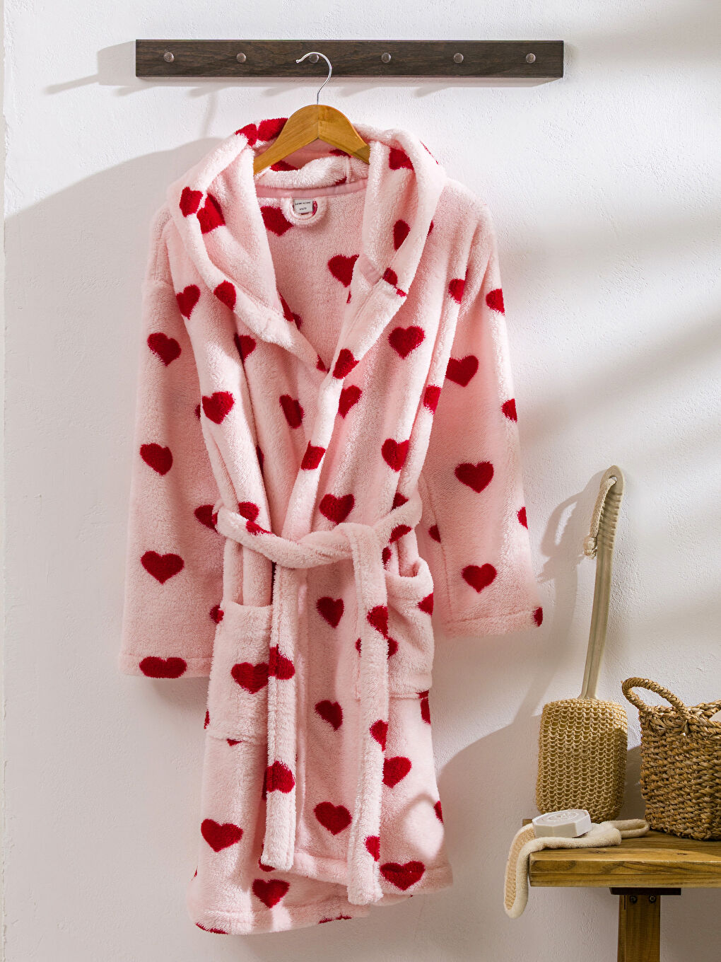 Kırmızı Kalp Baskılı Kadın Bornoz