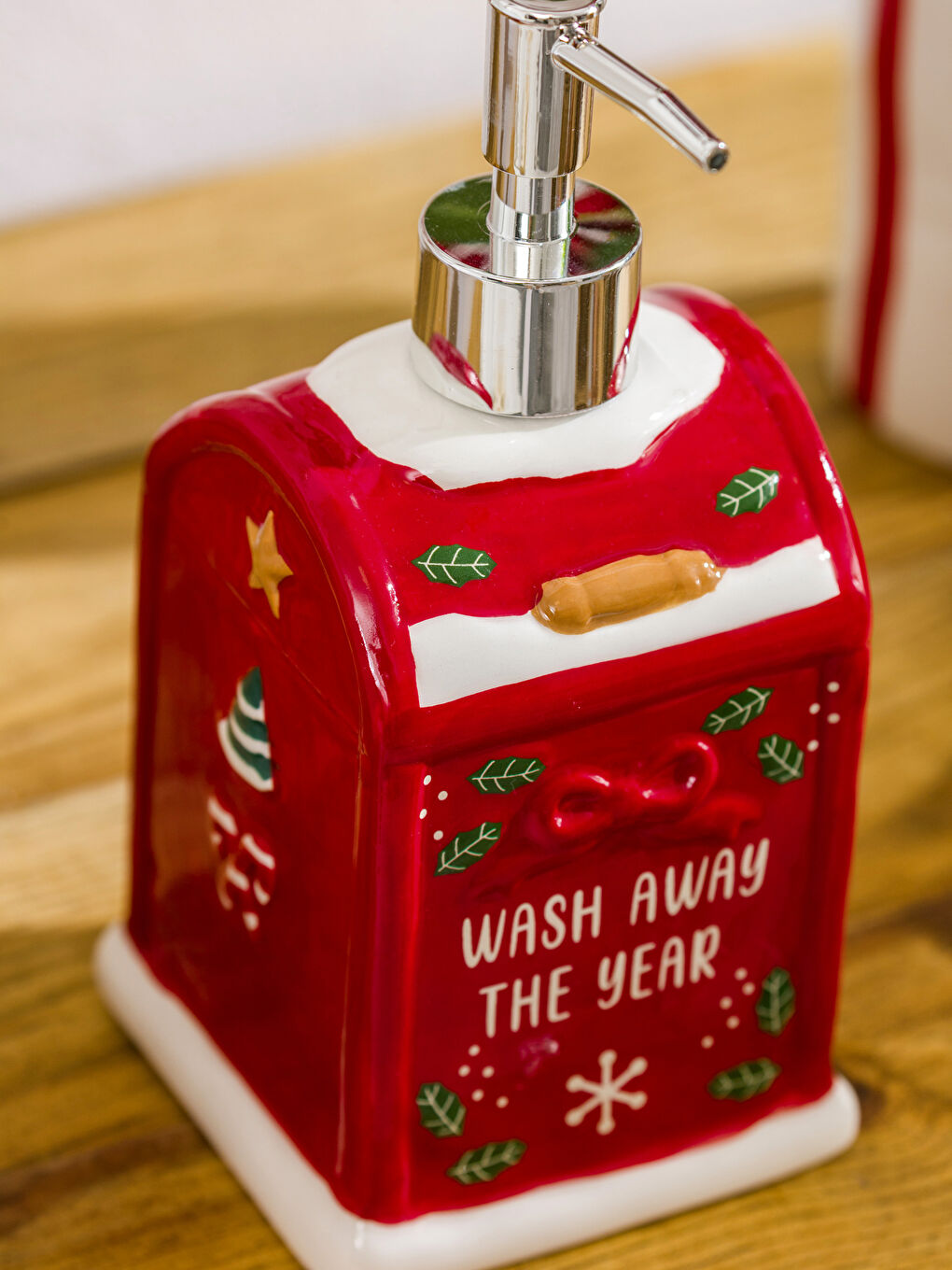 Christmas-Themed Ceramic Liquid Soap Dispenser-2