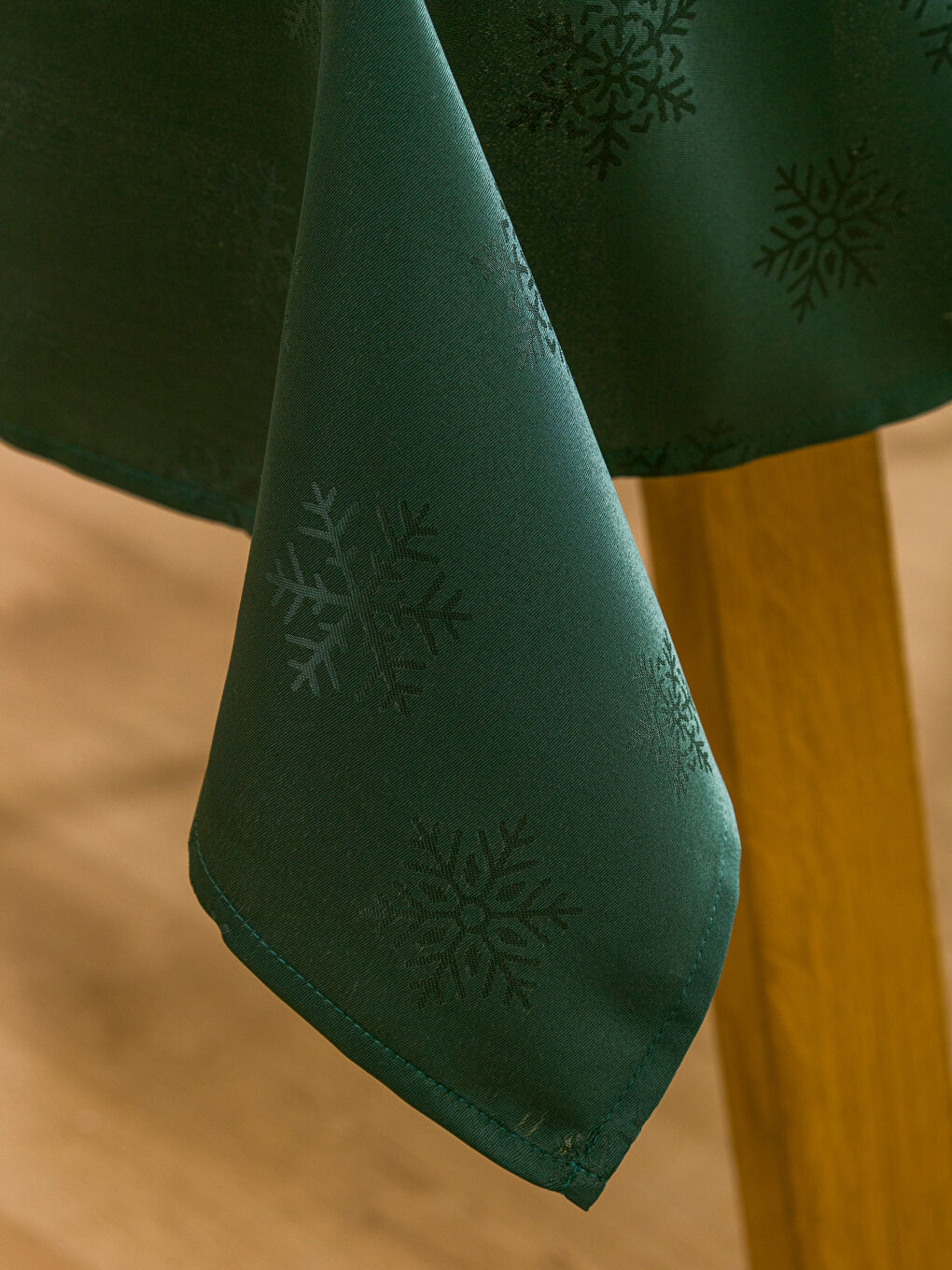 GREEN Tablecloth-2