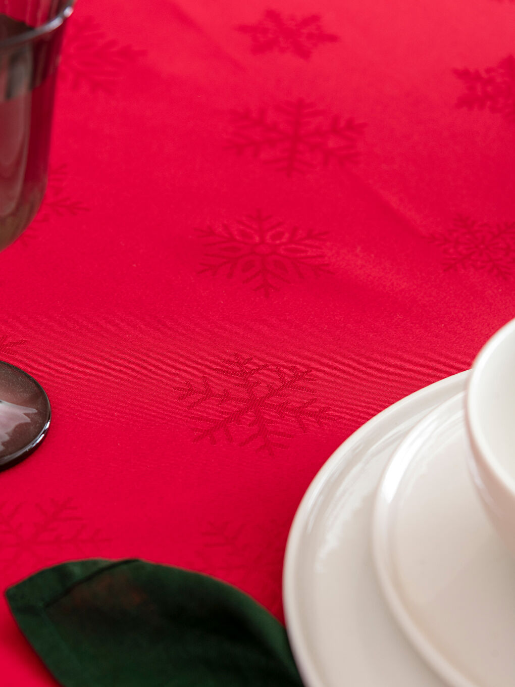 RED Tablecloth-3