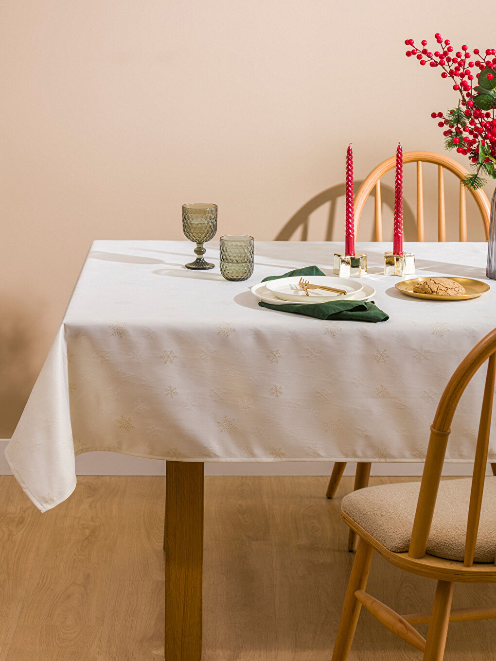 پەڕۆی سەر مێز زه‌رد-1