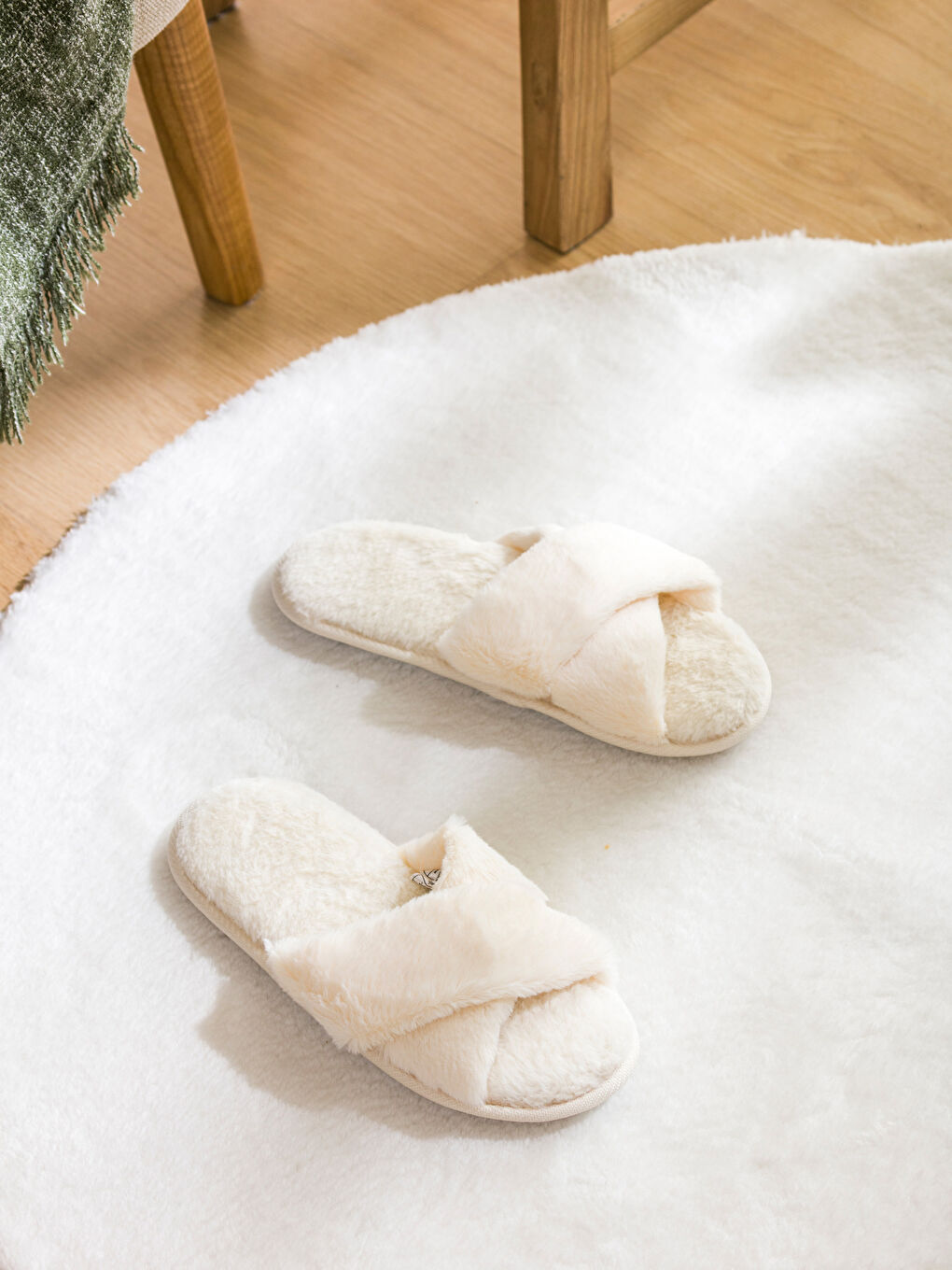 Ekru Çapraz Bantlı Kadın Ev Terliği-1