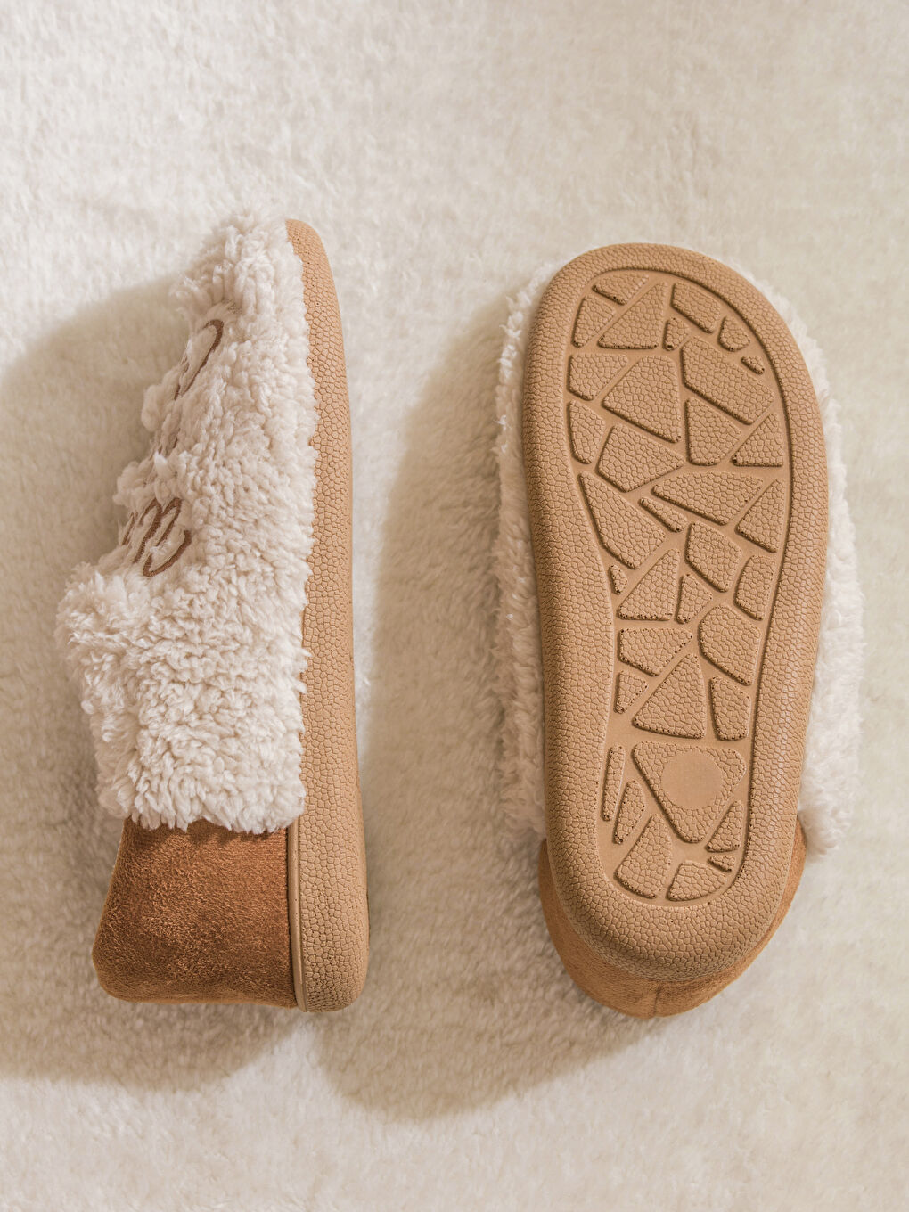 Bej Kadın Pelüş Ev Botu-3