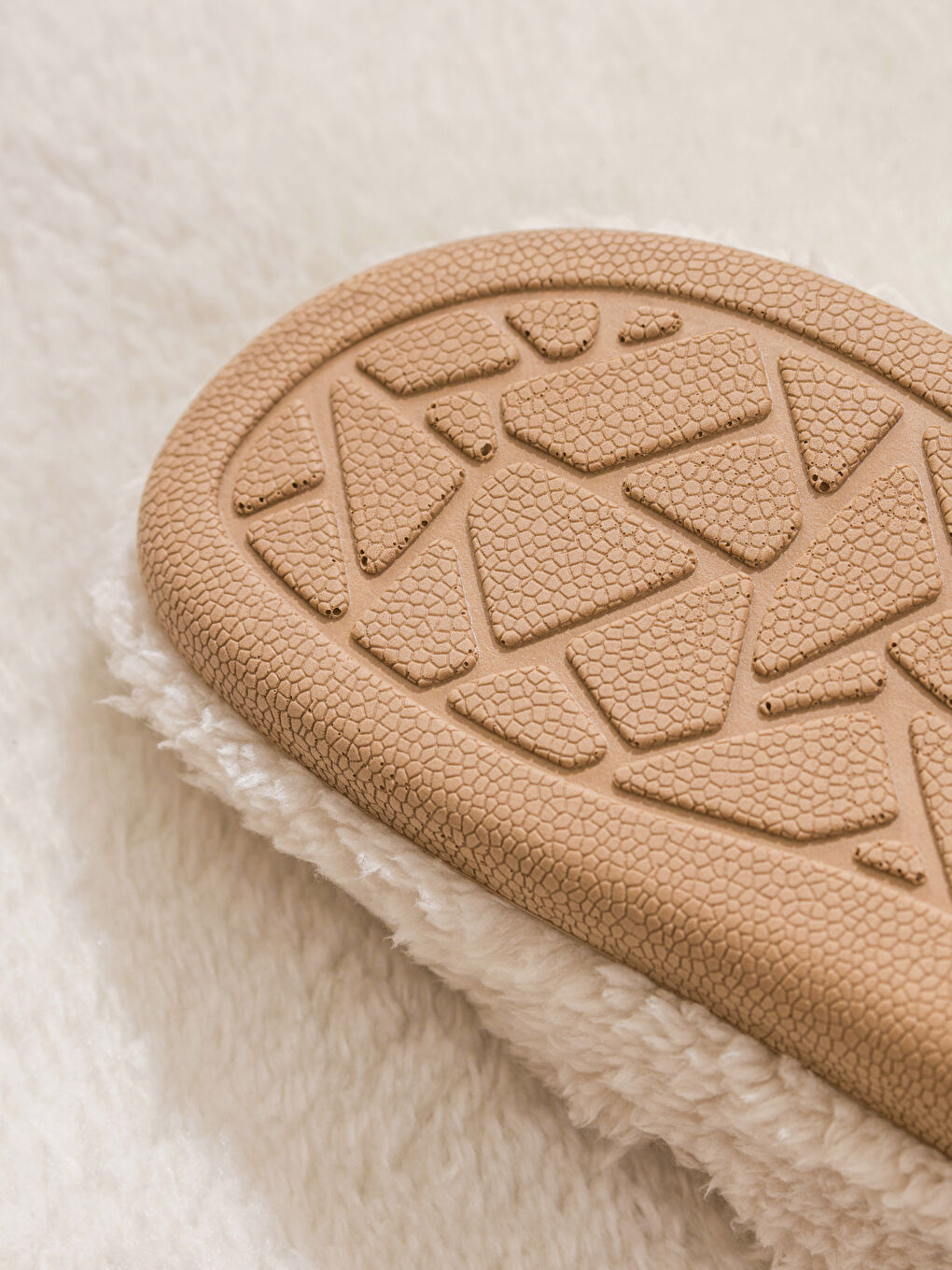 Bej Kadın Pelüş Ev Botu-4