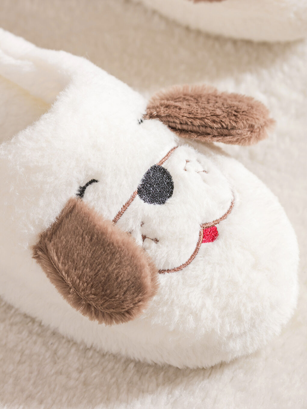 Beyaz Hayvan Nakışlı Kadın Ev Terliği-1