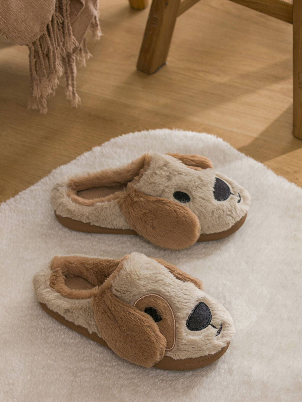 Bej Köpek Figürlü Pelüş Kadın Ev Terliği-1